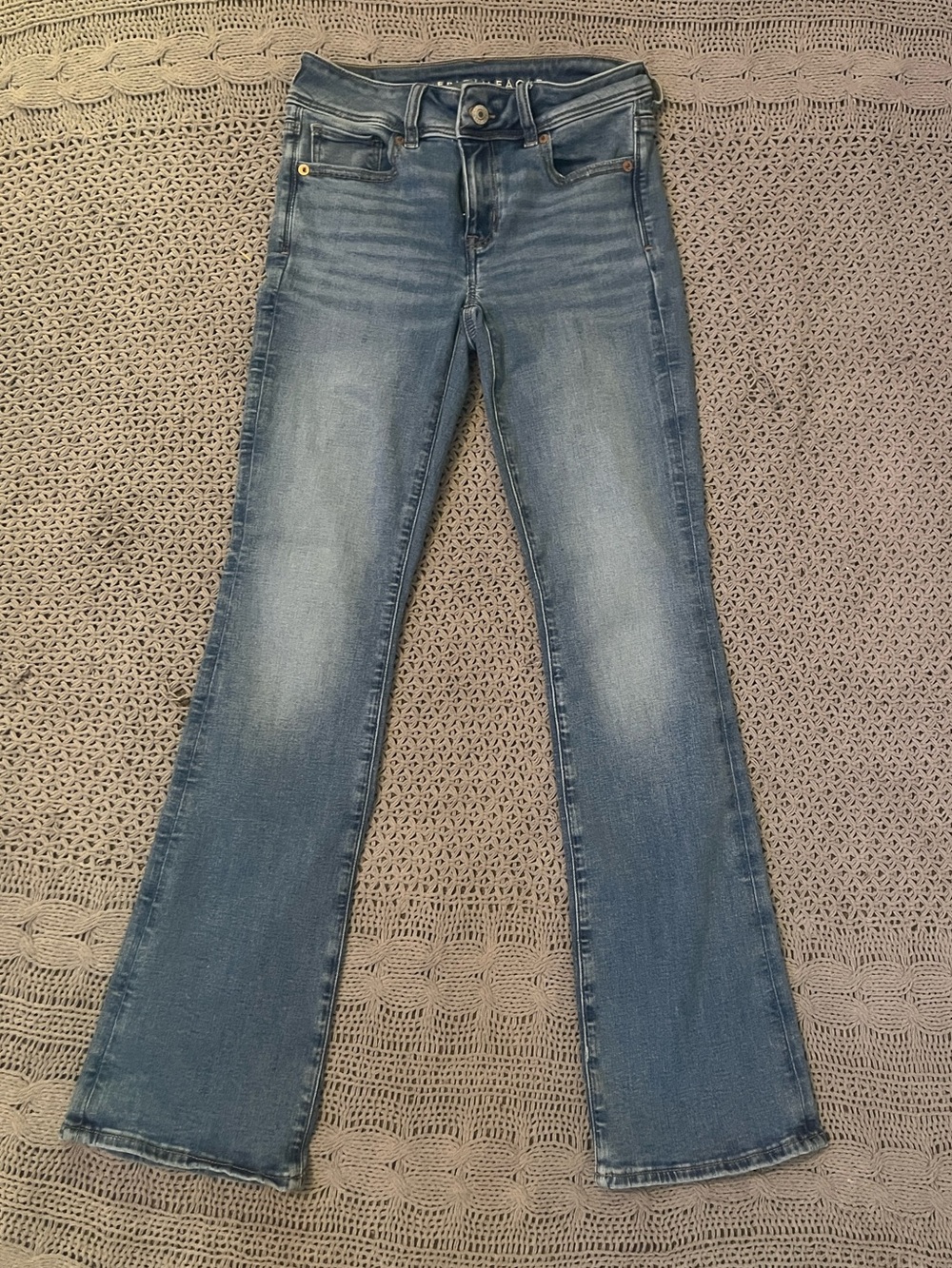 NWOT • American Eagle • Women’s Mid Wash Blue Kickflare Jeans